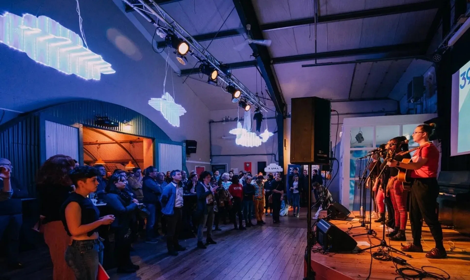 Performance at Bloos, audience on the left and stage with performers on the right