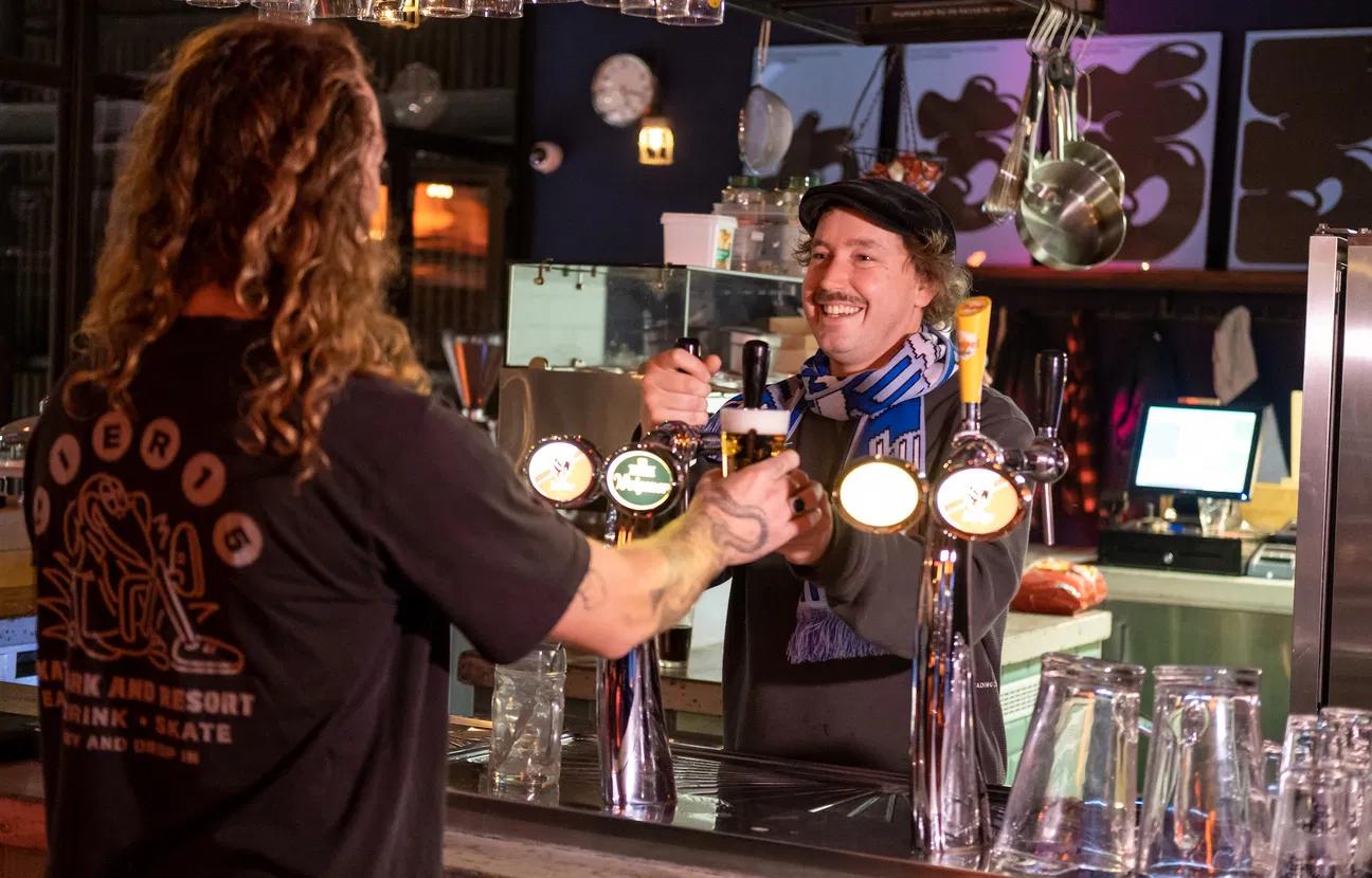 customer at the bar in the café of Pier15