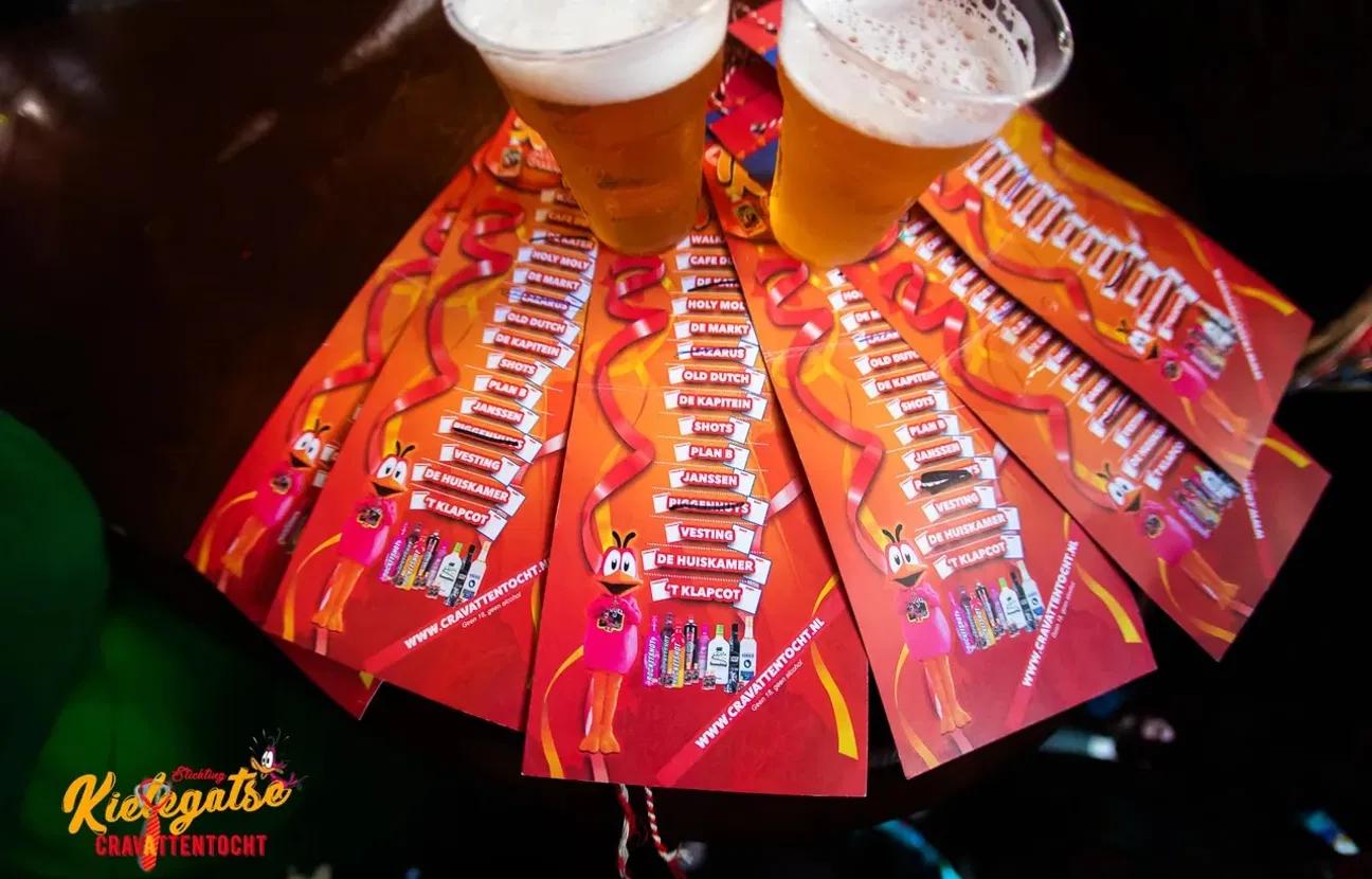 Zes kaartjes voor de cravattentocht in Breda met 2 biertjes erbij